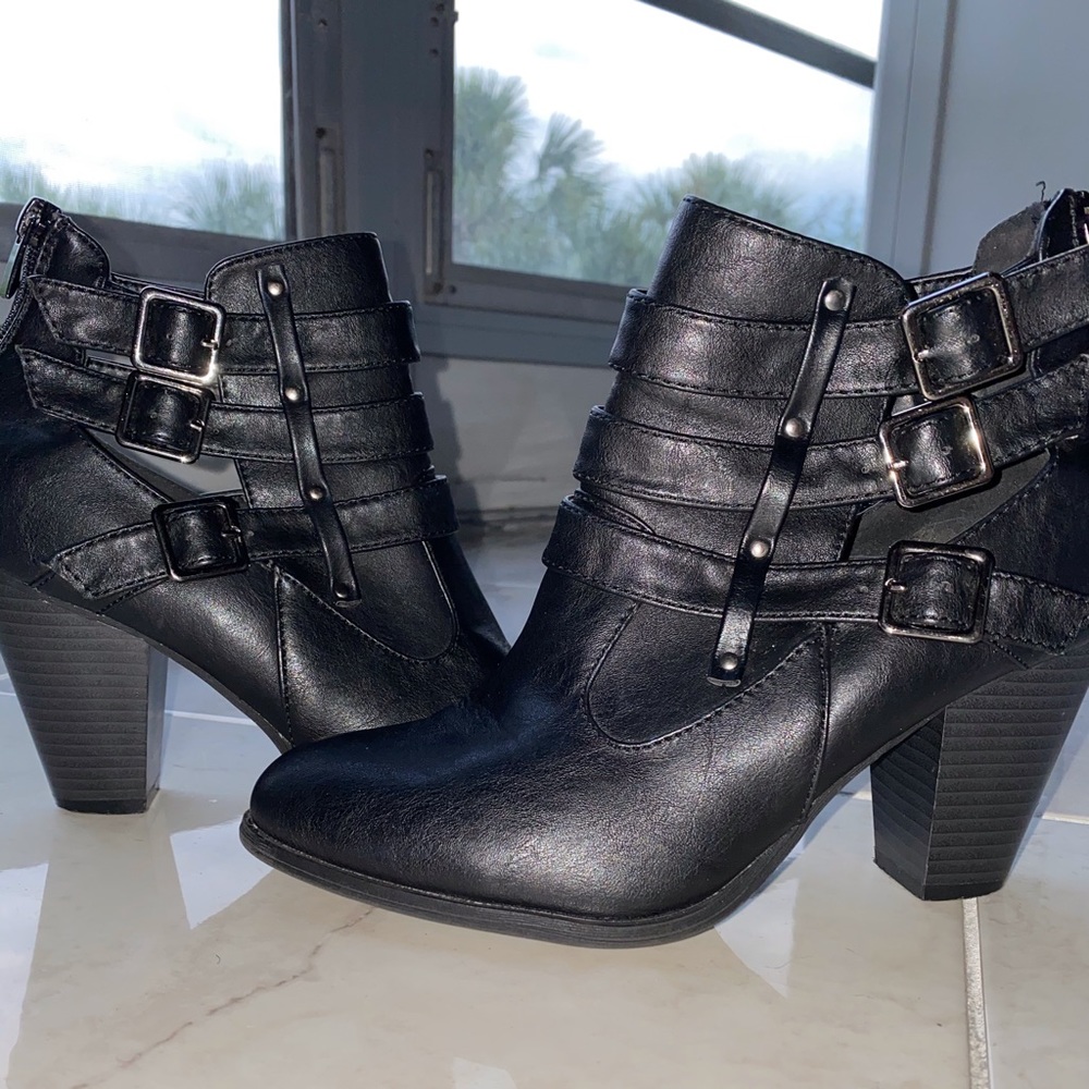 🔥FOREVER ANKLE BOOTS🔥 - Picture 2 of 8